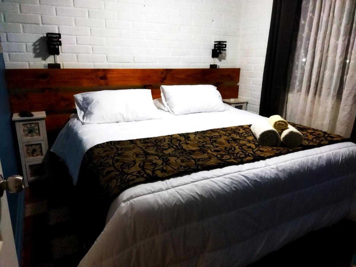 Casa Roble Anejo Bed & Breakfast サンタ・クルス エクステリア 写真