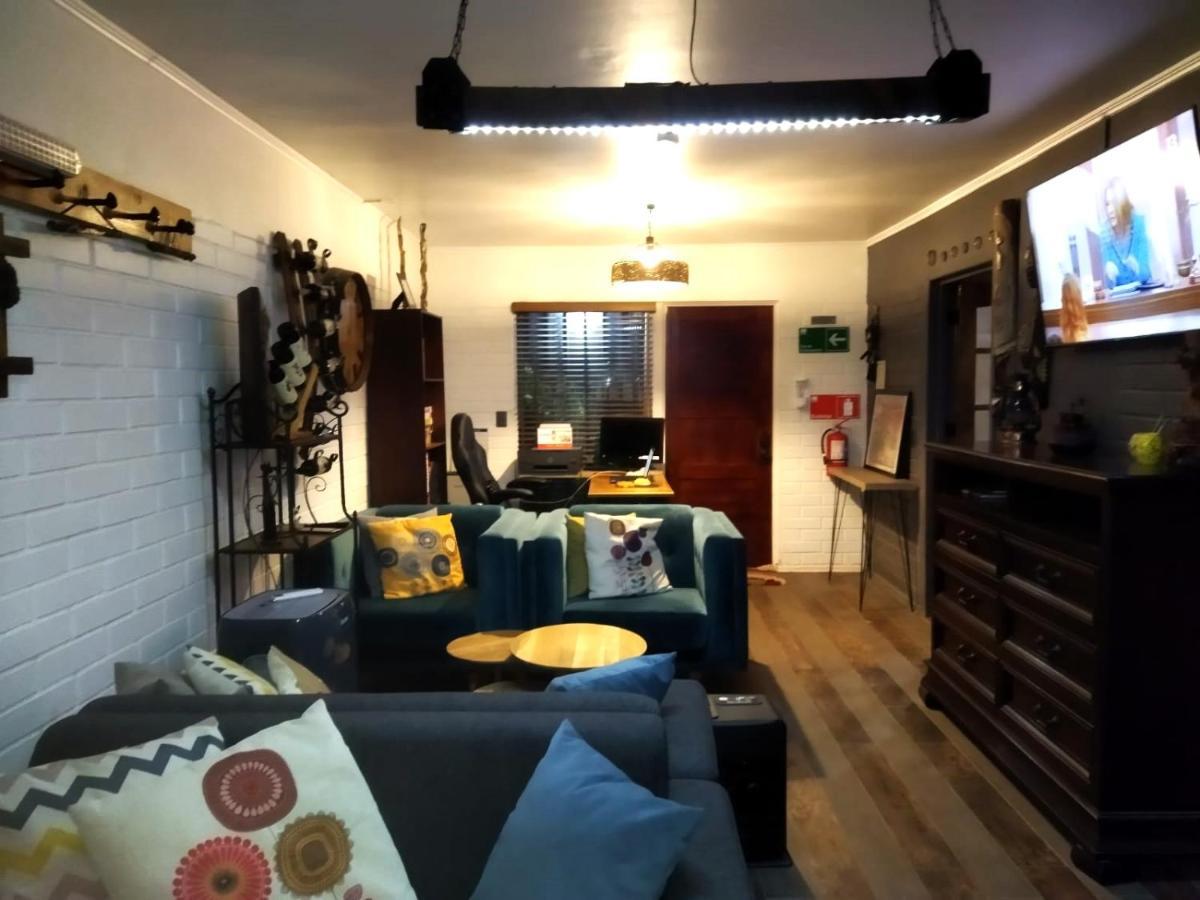 Casa Roble Anejo Bed & Breakfast サンタ・クルス エクステリア 写真